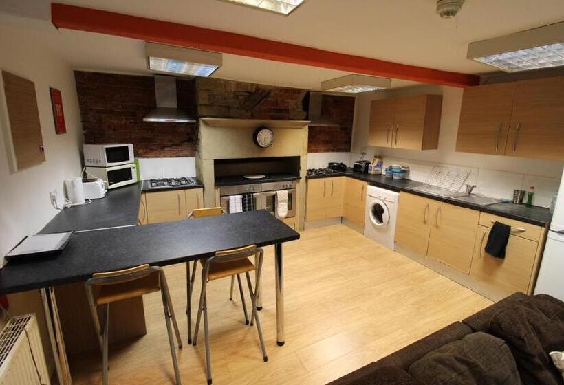 פנסיון Topaz Town House No 36