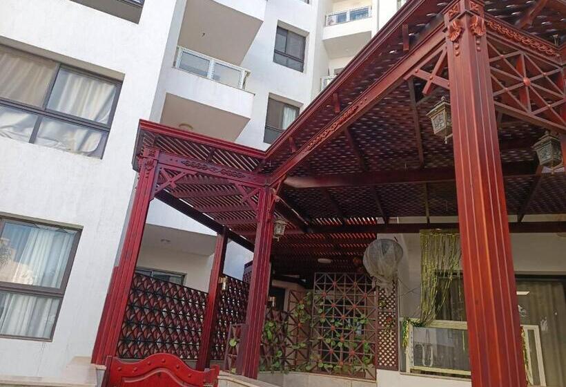 Cozy Portsaid Garden Chalet