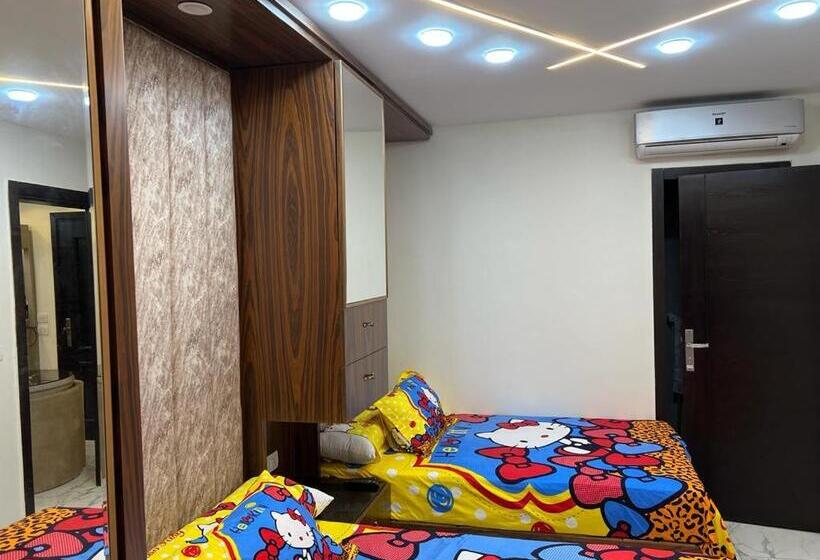 Cozy Portsaid Garden Chalet