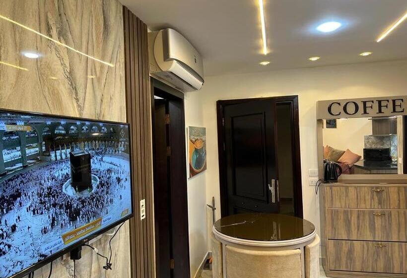 Cozy Portsaid Garden Chalet