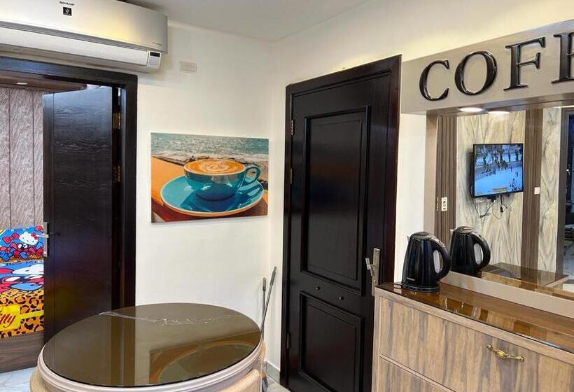 Cozy Portsaid Garden Chalet