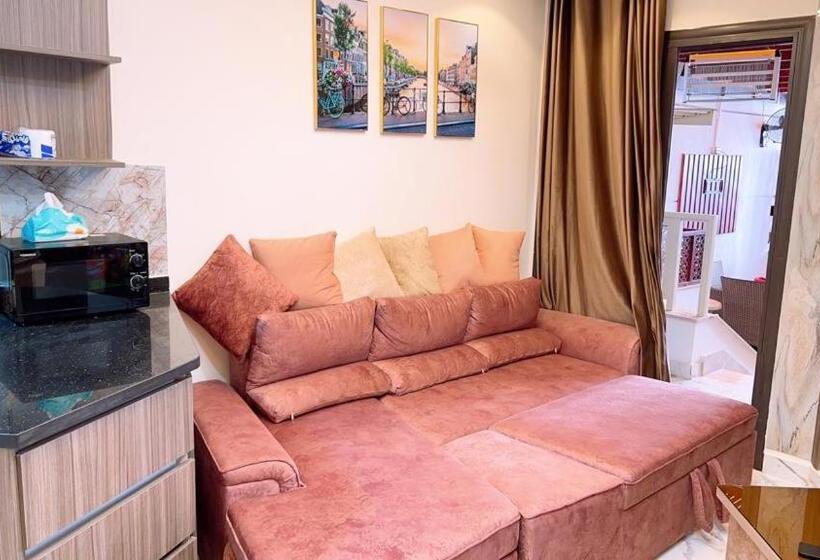 Cozy Portsaid Garden Chalet