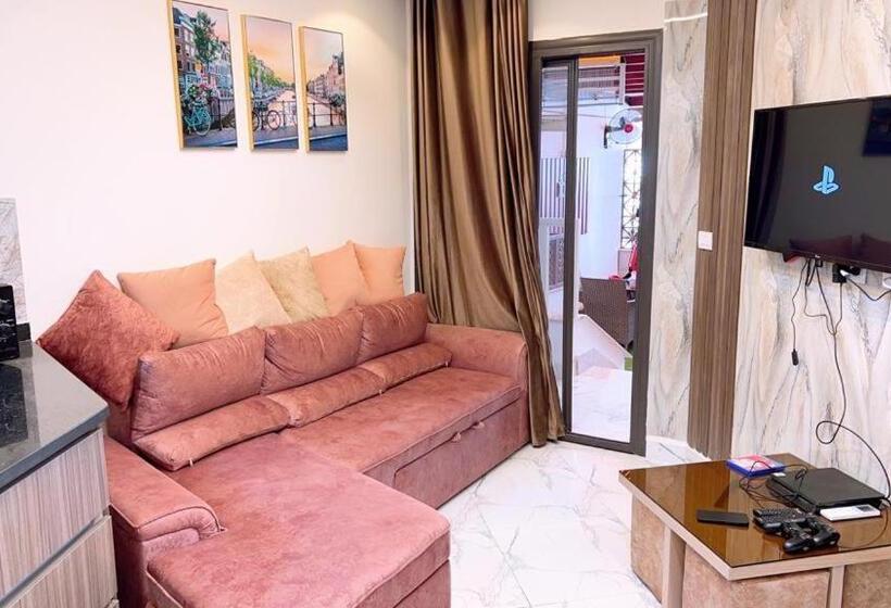 Cozy Portsaid Garden Chalet