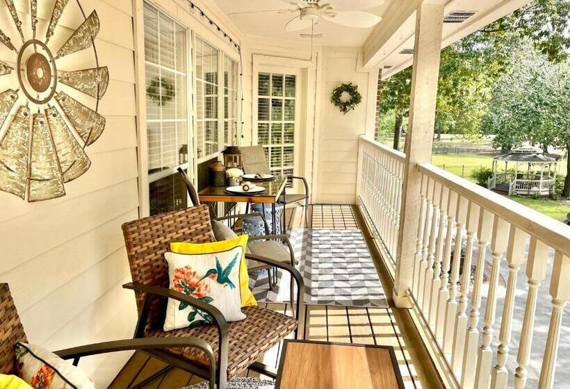 Relaxing Two Bedroom Apartment Or Studio On 13 Beautiful Wooded Acres In A Quiet Neighborhood