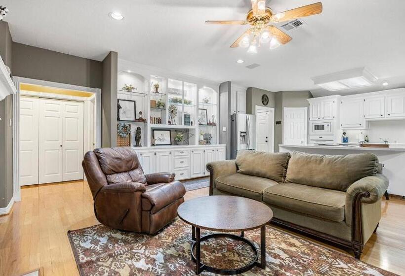 Relaxing Two Bedroom Apartment Or Studio On 13 Beautiful Wooded Acres In A Quiet Neighborhood