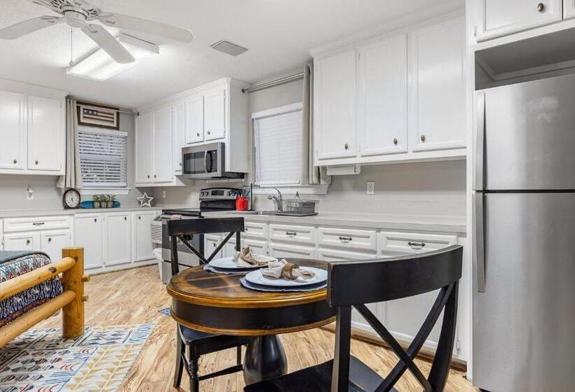 Relaxing Two Bedroom Apartment Or Studio On 13 Beautiful Wooded Acres In A Quiet Neighborhood