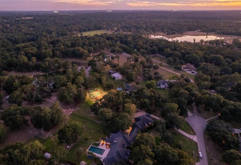 Relaxing Two Bedroom Apartment Or Studio On 13 Beautiful Wooded Acres In A Quiet Neighborhood