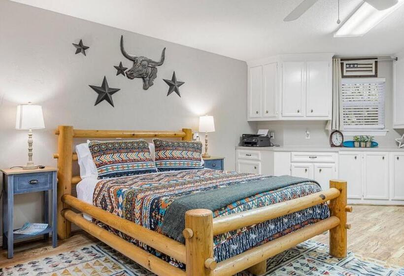 Relaxing Two Bedroom Apartment Or Studio On 13 Beautiful Wooded Acres In A Quiet Neighborhood