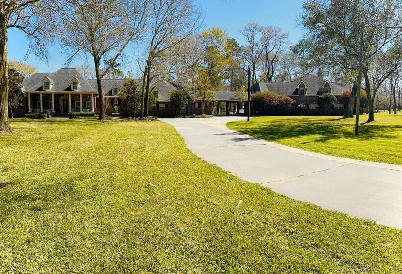 Relaxing Two Bedroom Apartment Or Studio On 13 Beautiful Wooded Acres In A Quiet Neighborhood