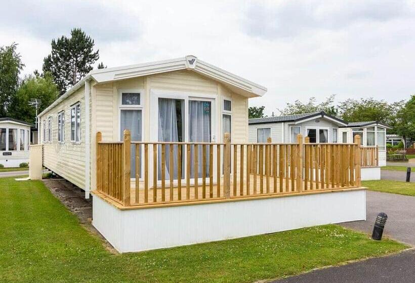 منتجع Cawood Country Park