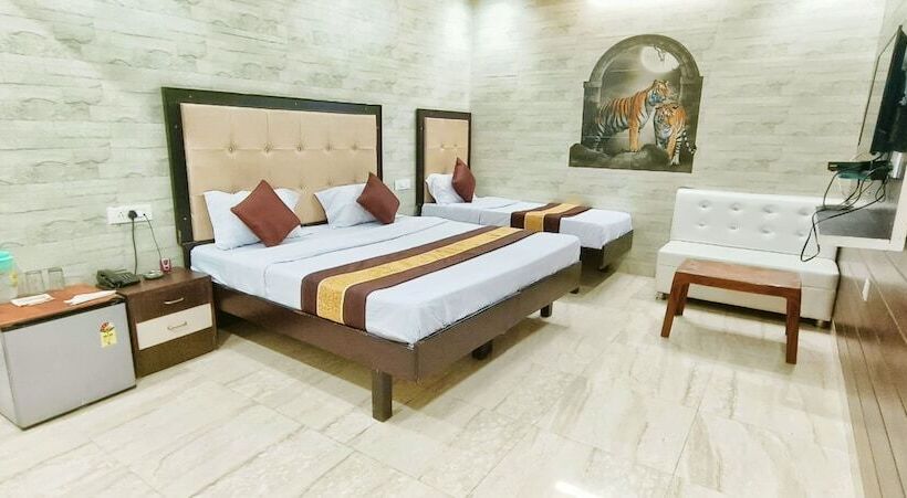 リゾートホテル Prabhat Palace