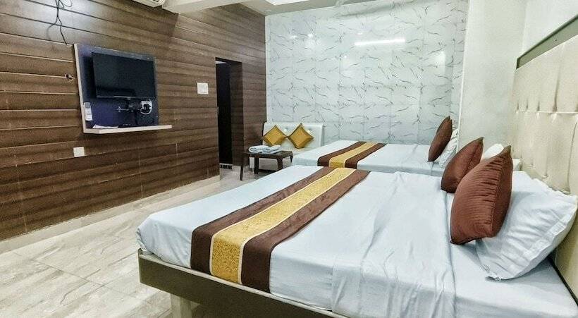 リゾートホテル Prabhat Palace