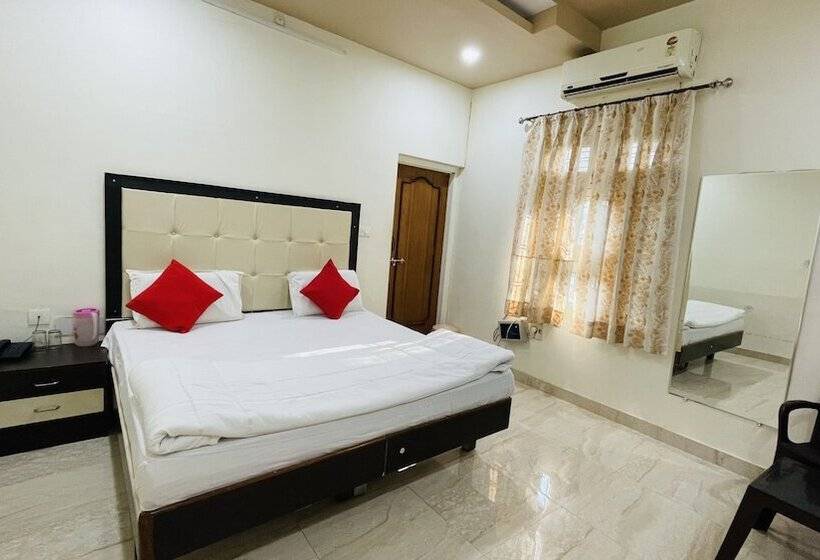 リゾートホテル Prabhat Palace