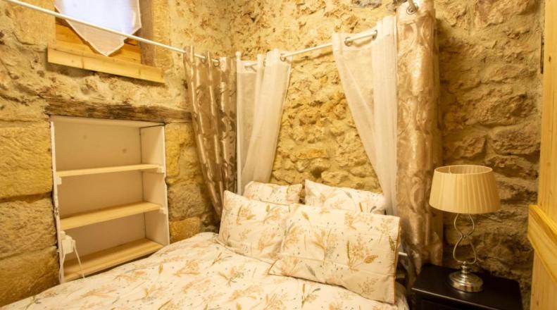 Romantic Bijou Gite With Shared Pool