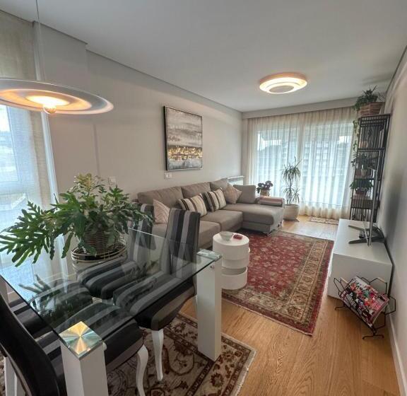 A Estrenar Amplio Con Piscina Y Parking