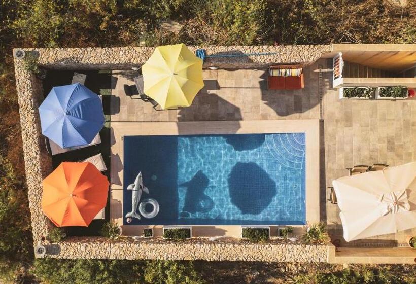 Ajuga Luxury Boutique B&b