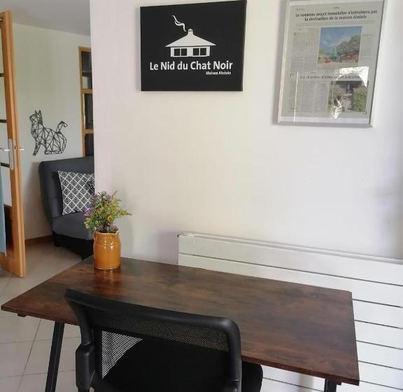 Le Nid Du Chat Noir Maison Alvéole Bed And Books