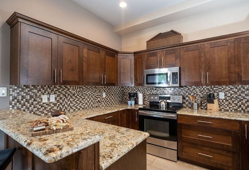 Aspen Lodge By Revelstoke Vacations