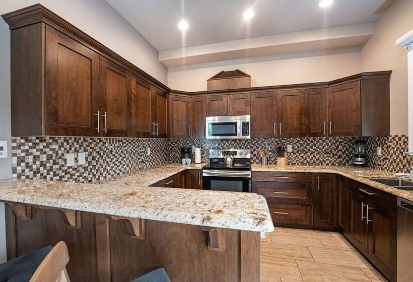 Aspen Lodge By Revelstoke Vacations