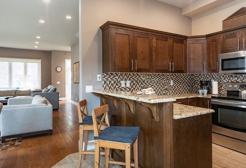 Aspen Lodge By Revelstoke Vacations