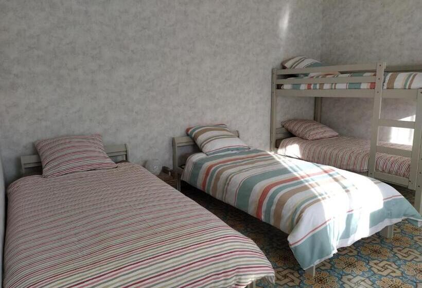 Charmante Maison Avec Cheminée, Grand Jardin Et Boxe Chevaux