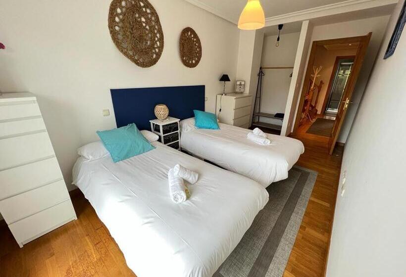 Hondargane, En Las Playas De Laga Y Laida