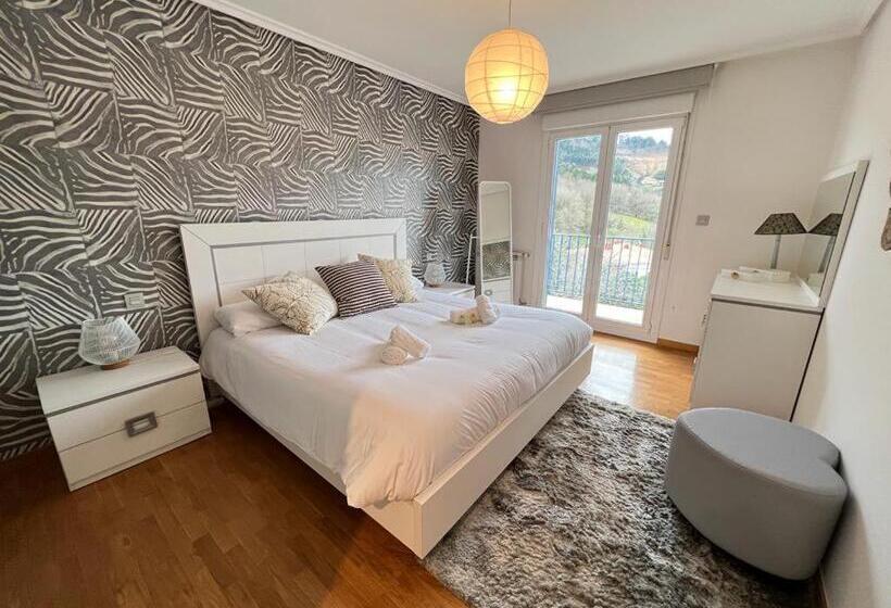 Hondargane, En Las Playas De Laga Y Laida