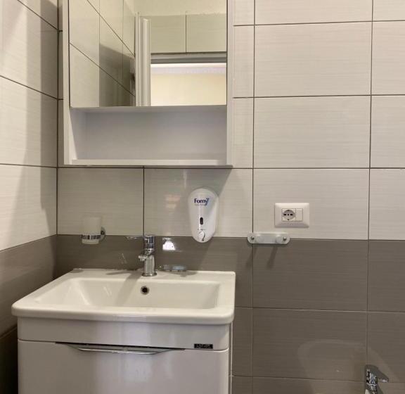 酒店 Kompleksi Jakaj