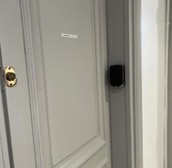 La Marquise   Cosy Flat   Jacuzzi   Senlis