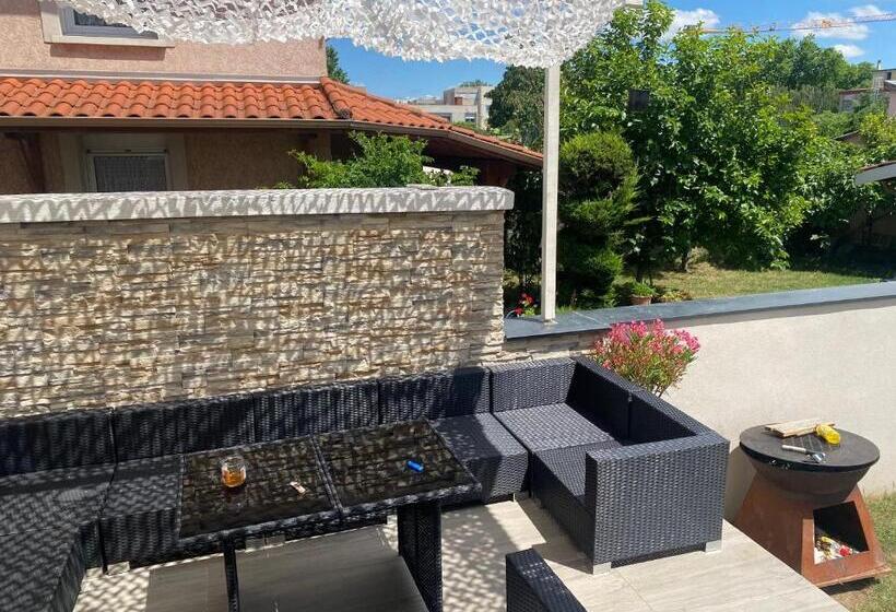 Maison Lyon 8 Jardin Parking Studio Indépendant Sur Demande