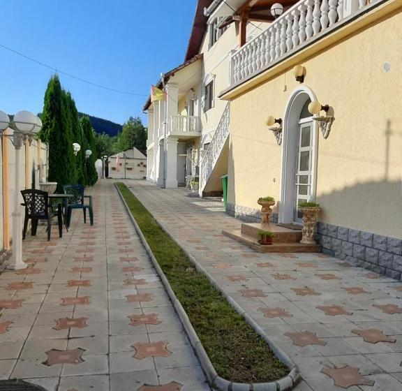 פנסיון Cazare La Española