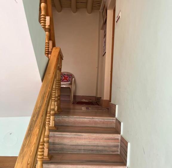 פנסיון Napishu Guest House