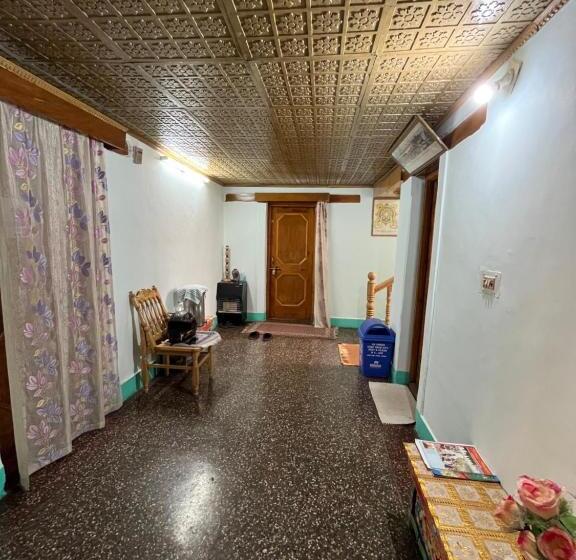 פנסיון Napishu Guest House