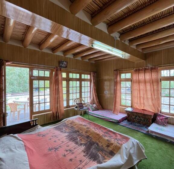 פנסיון Napishu Guest House