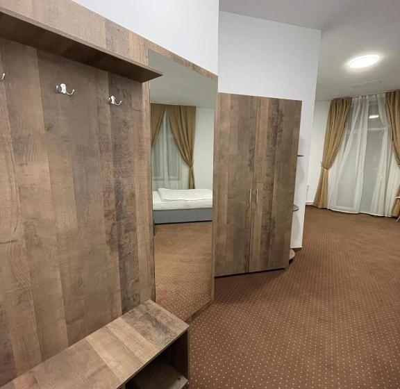 膳宿费 Resedinta Cina