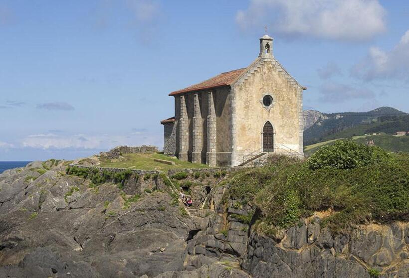 Plazuela Sta Catalina Ii En Mundaka Con Parking By Kabia Gestión
