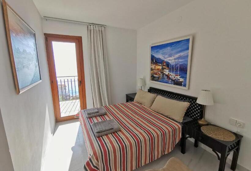 Spacious Seafront Apartment
