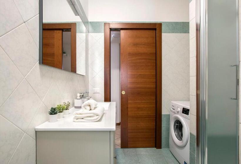 Stylish & Cozy   5 Star Location  Balcony   City View