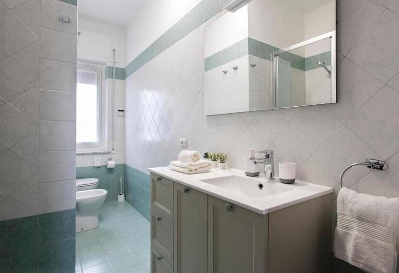 Stylish & Cozy   5 Star Location  Balcony   City View