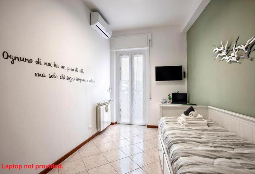 Stylish & Cozy   5 Star Location  Balcony   City View