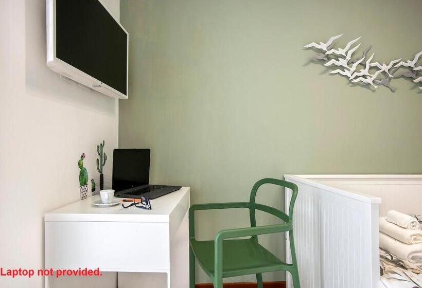 Stylish & Cozy   5 Star Location  Balcony   City View