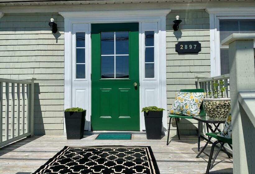 مبيت وإفطار The East Wind Guesthouse