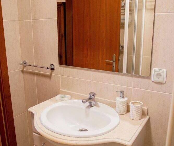 Caniço Quintas Iii By Trip2portugal