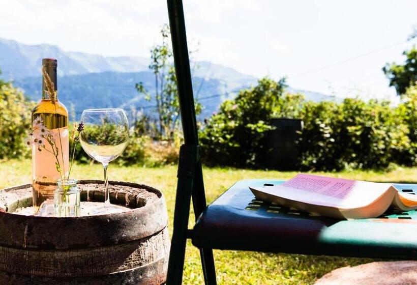 Chalet Familial Authentique Avec Jardin/cheminée