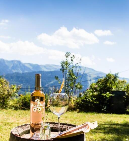 Chalet Familial Authentique Avec Jardin/cheminée