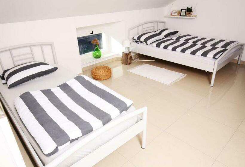 Eagleâ€™s Nest Hostel