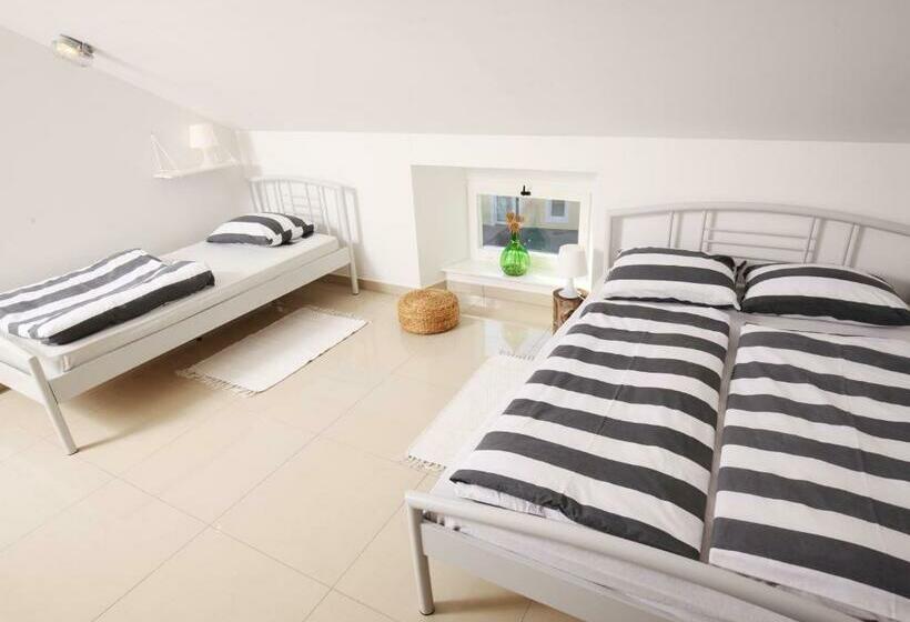 Eagleâ€™s Nest Hostel