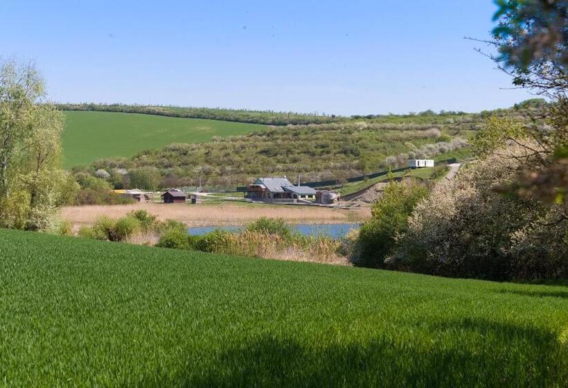 ホテル Apartmány Na Farmě