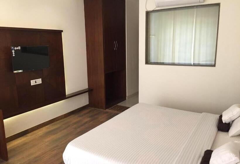 בית מלון כפרי Lotus Grand Akm