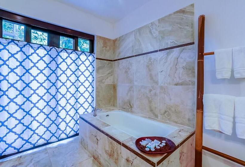 هتل Makara Rio Suite / Ground Floor